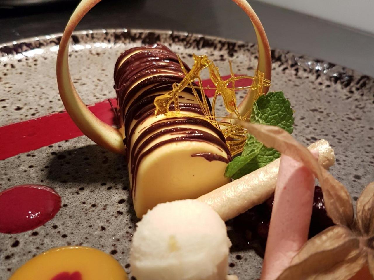 Reves Gourmands, Hotellerie & Gastronomie Vernayaz ภายนอก รูปภาพ